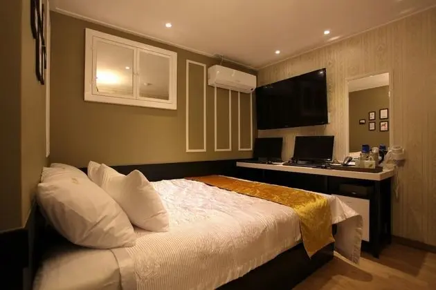 Oda (General room (Couple PC Netflix viewi)