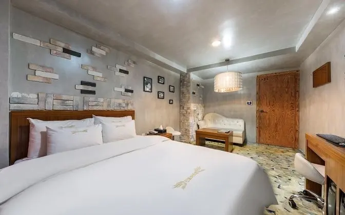 Oda (DELUXE (NETFLIX viewing available PC )