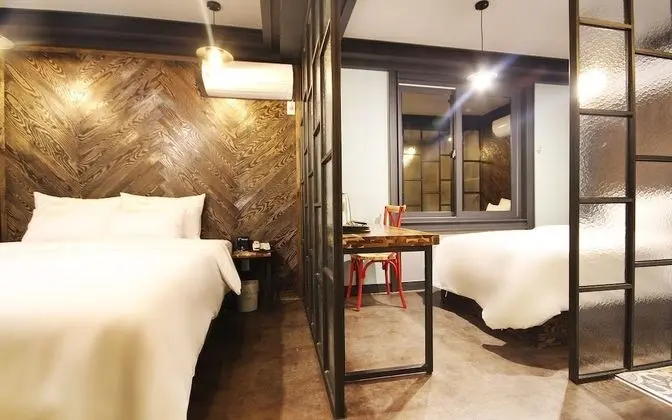 Oda (Suite (double single bed full bath Ne)