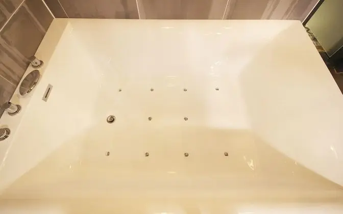 Oda (Suite (double single bed full bath Ne)