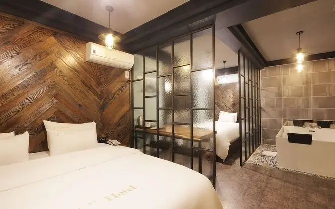 Oda (Suite (double single bed full bath Ne)