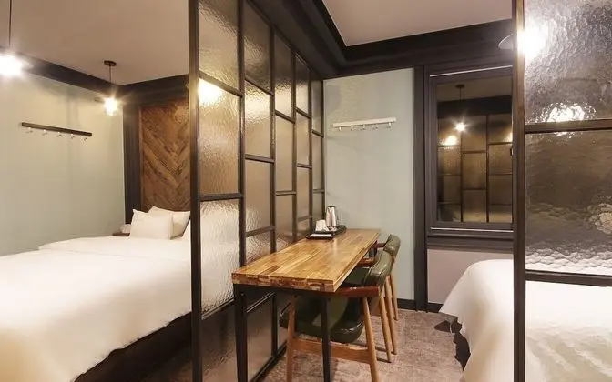 Oda (Suite (double single bed full bath Ne)