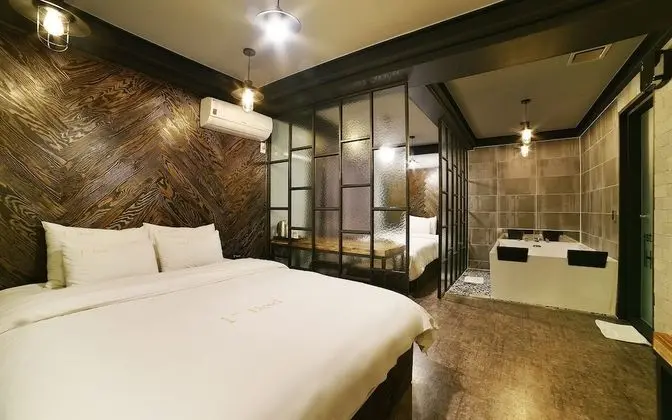 Oda (Suite (double single bed full bath Ne)