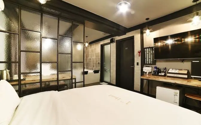 Oda (Suite (double single bed full bath Ne)