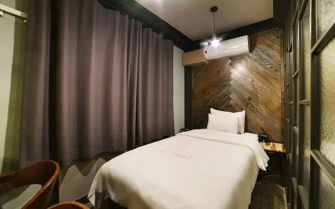 Oda (Suite (double single bed full bath Ne)