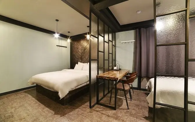 Oda (Suite (double single bed full bath Ne)