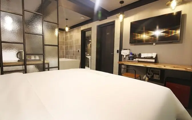 Oda (Suite (double single bed full bath Ne)