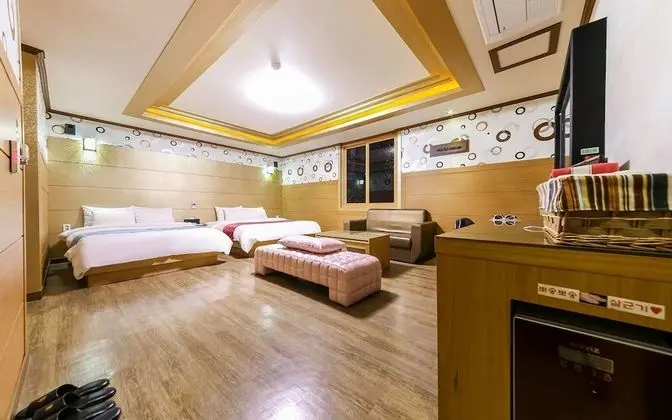 Oda (VIP (Jetted Spa Hinoki Sauna Netflix )