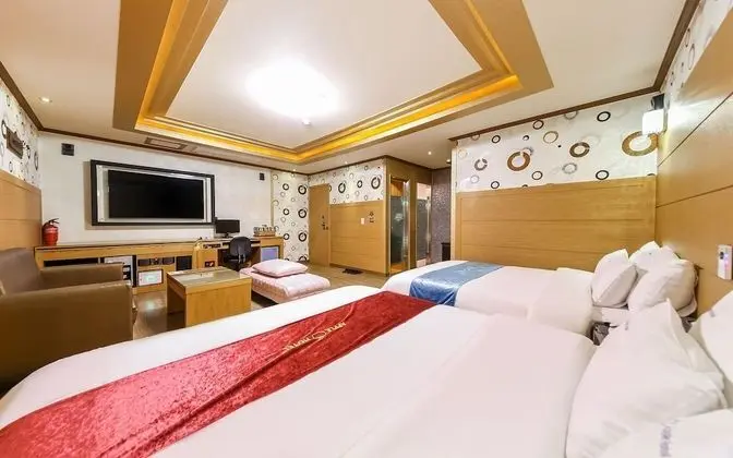 Oda (VIP (Jetted Spa Hinoki Sauna Netflix )