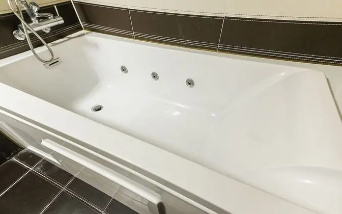 Oda (VIP (Jetted Spa Hinoki Sauna Netflix )