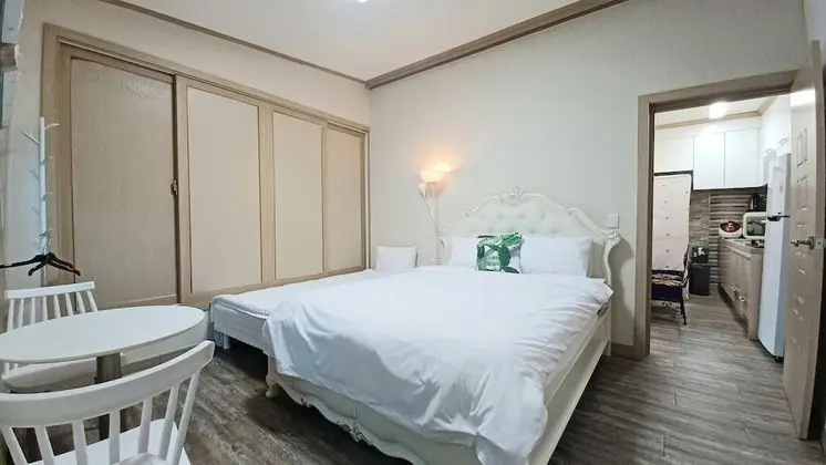 Basic Oda, 3 Yatak Odası (brown home)