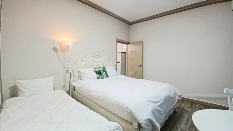 Basic Oda, 3 Yatak Odası (brown home)