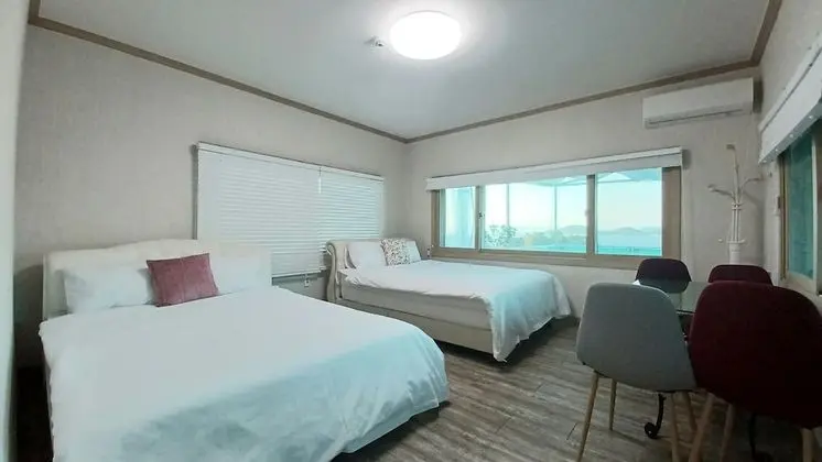 Basic Oda, 3 Yatak Odası (brown home)