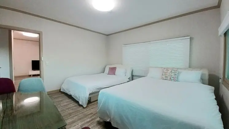 Basic Oda, 3 Yatak Odası (brown home)