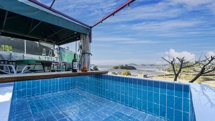 Basic Oda, 3 Yatak Odası (brown home)