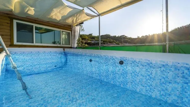 Basic Oda, 3 Yatak Odası (brown home)