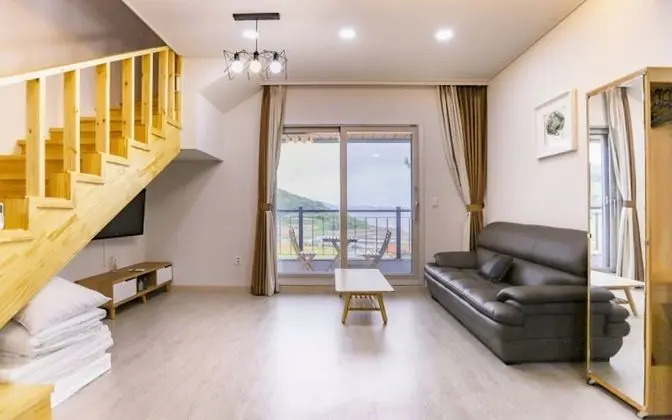 Oda (Room 202 (Duplex ocean view))