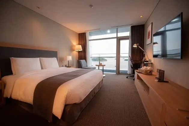 Premium Double Room, (High Floor) Ocean view, Free Swimming pool and Sauna for 2 pax