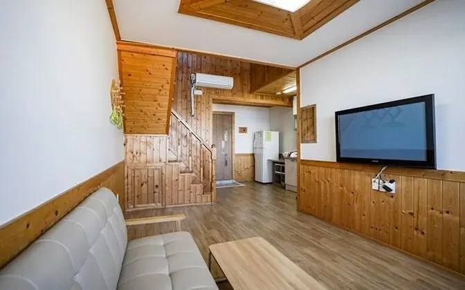 Oda (Hyangilam Room 201 (Duplex))