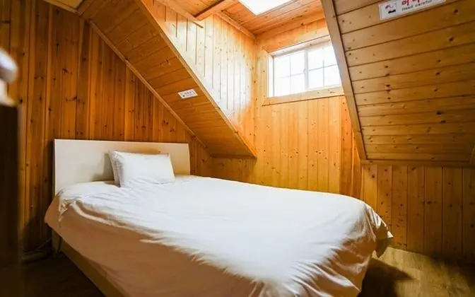 Oda (Hyangilam Room 201 (Duplex))