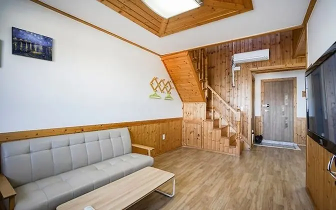 Oda (Hyangilam Room 201 (Duplex))
