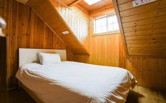 Oda (Hyangilam Room 201 (Duplex))