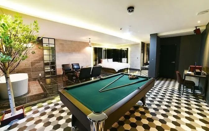 Oda (Suite (Party billiard room styler equ)