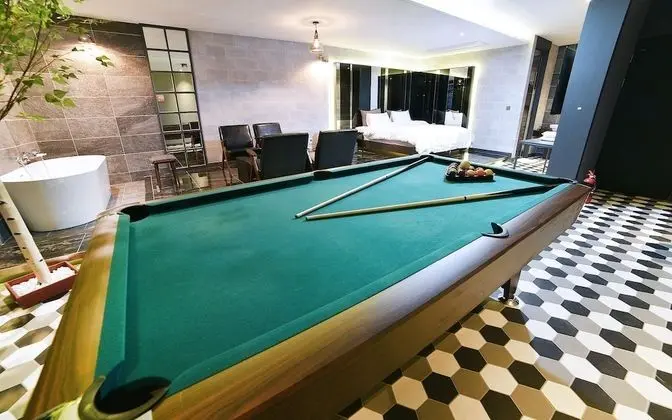 Oda (Suite (Party billiard room styler equ)