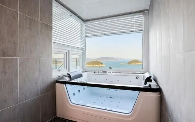 Oda (Room 202 (Spa Ocean View))