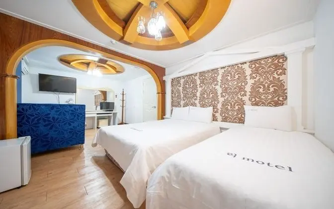 Oda (Twin (double (queen size) single bed))