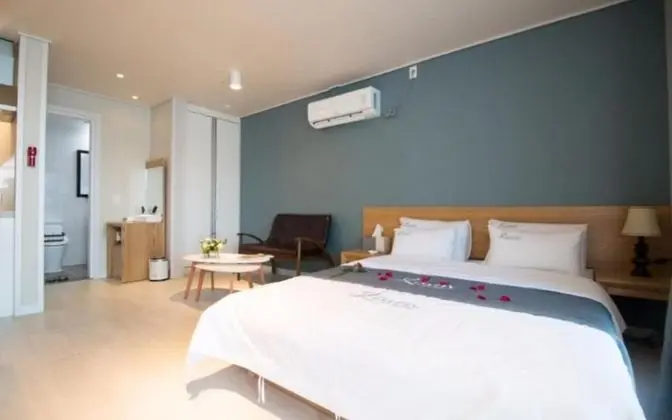 Oda (Room 301 (Ocean View))