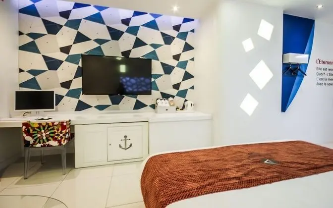 Oda (Suite Room Modern White (Whirlpool / )