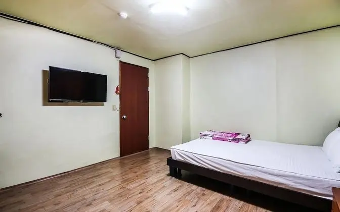 Oda (a multi-person room)