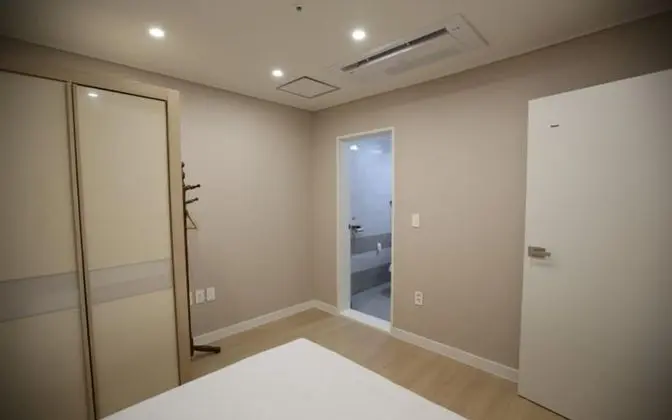 Oda (Room 402)