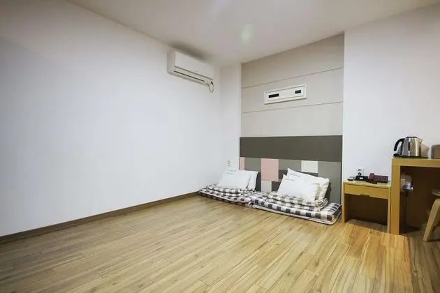Oda (Korean Style room (Netflix viewing av)
