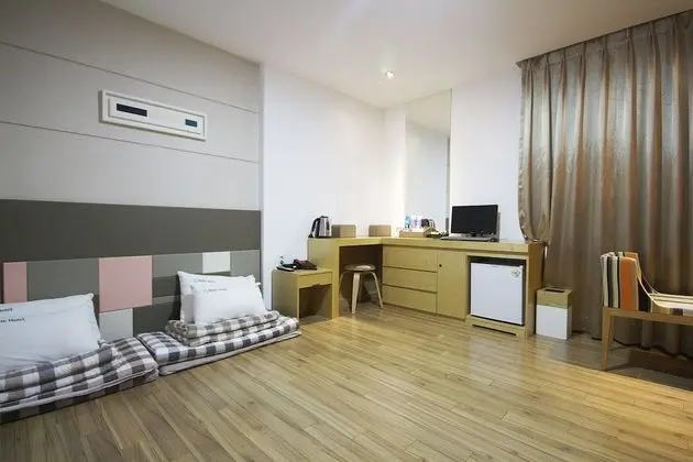 Oda (Korean Style room (Netflix viewing av)