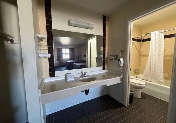 Engellilere uygun banyo