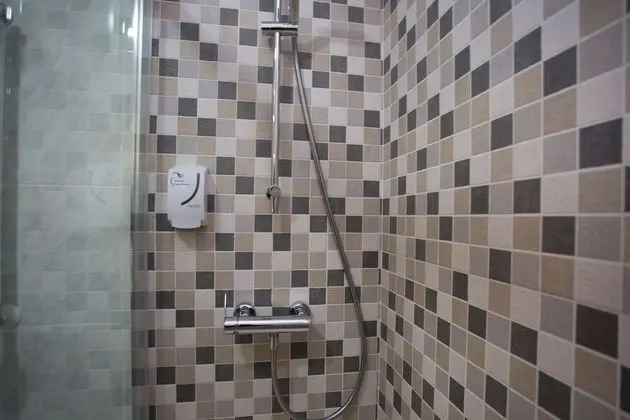 Üç Kişilik Oda