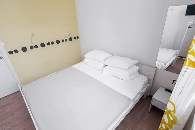 Basic Tek Büyük veya İki Ayrı Yataklı Oda