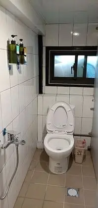 Ortak Ranzalı Oda, Ortak Banyo