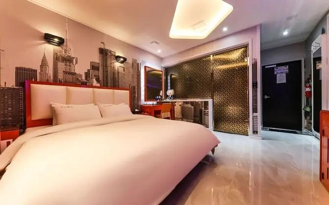 Oda (Double twin room (available on Netfli)