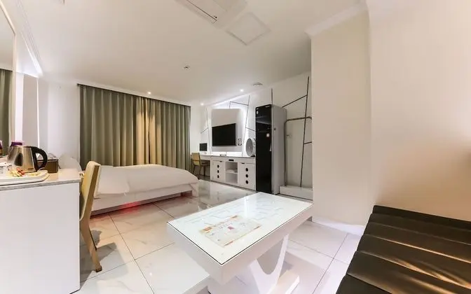 Oda (VIP (Styler Whirlpool available Netfl)
