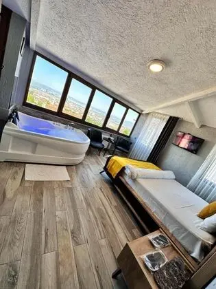 Studio, Şehir Manzaralı, Jakuzili
