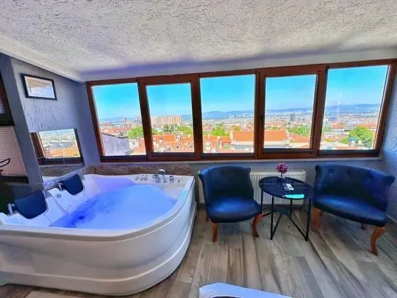 Studio, Şehir Manzaralı, Jakuzili