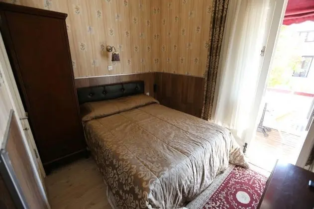 2 kişilik 1 kişilk balkonlu oda