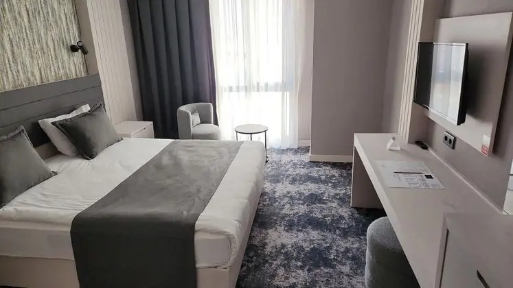 Tek Kişilik, Şehir Manzaralı