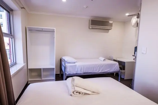 Tek Büyük Yataklı Oda, Ortak Banyo (Plus One)