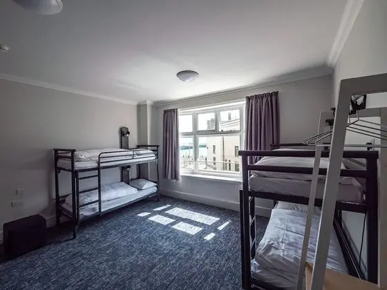 Ortak Ranzalı Oda, Sadece erkekler için, Ortak Banyo (Sleeps 6)