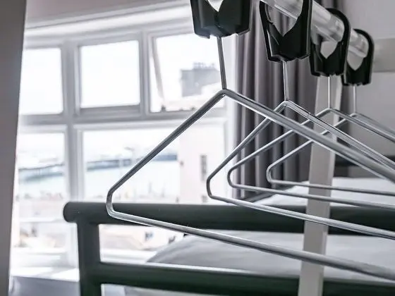 Ortak Ranzalı Oda, Sadece erkekler için, Ortak Banyo (Sleeps 6)