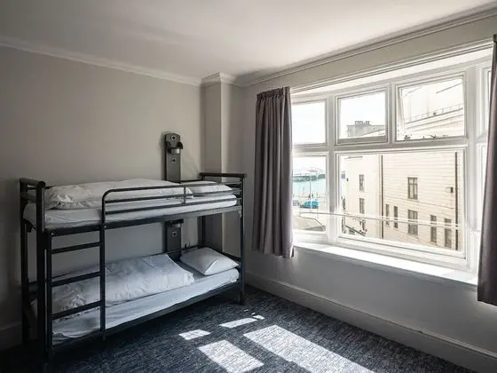 Ortak Ranzalı Oda, Sadece erkekler için, Ortak Banyo (Sleeps 6)